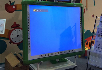 标准型幼教白板支架在红黄蓝幼儿园展示案例